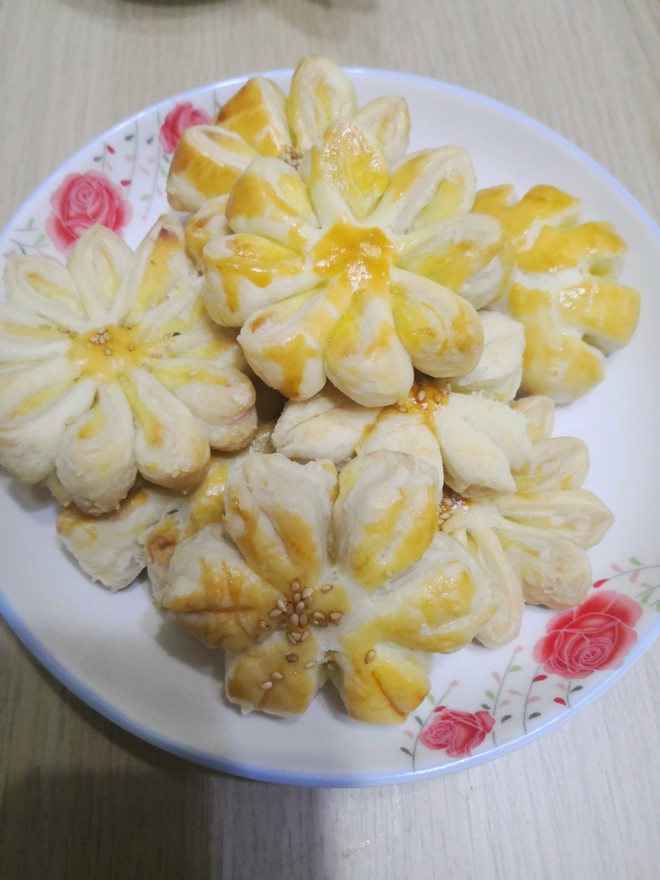 零失败中式酥皮点心 枣花酥 菊花酥 梅花酥 奶黄酥 的做法步骤图 Yayastorm 下厨房 零失败中式酥皮点心 枣花酥 菊花酥 梅花酥 奶黄酥 的做法步骤图 Yayastorm 下厨房