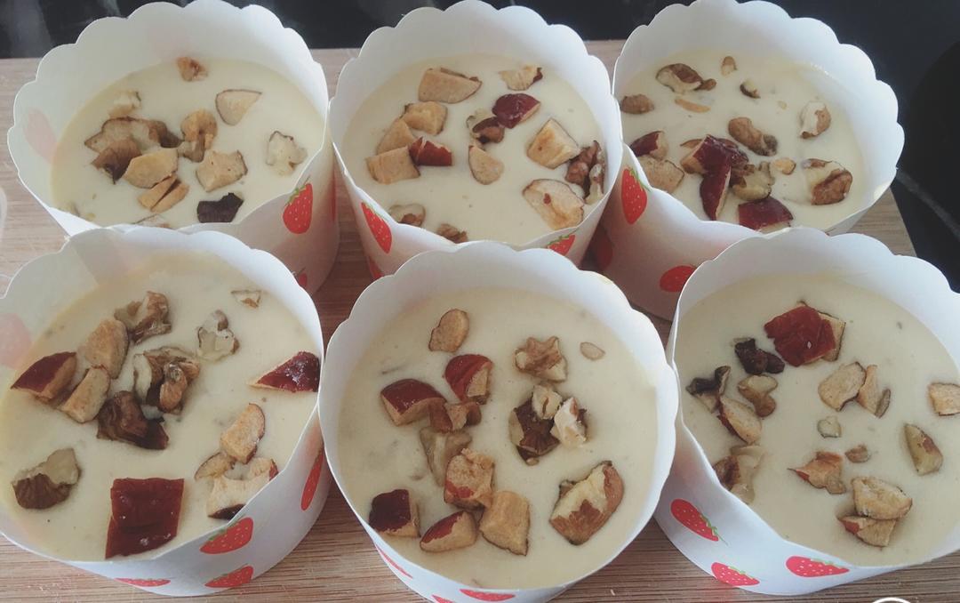 红枣核桃戚风杯子蛋糕