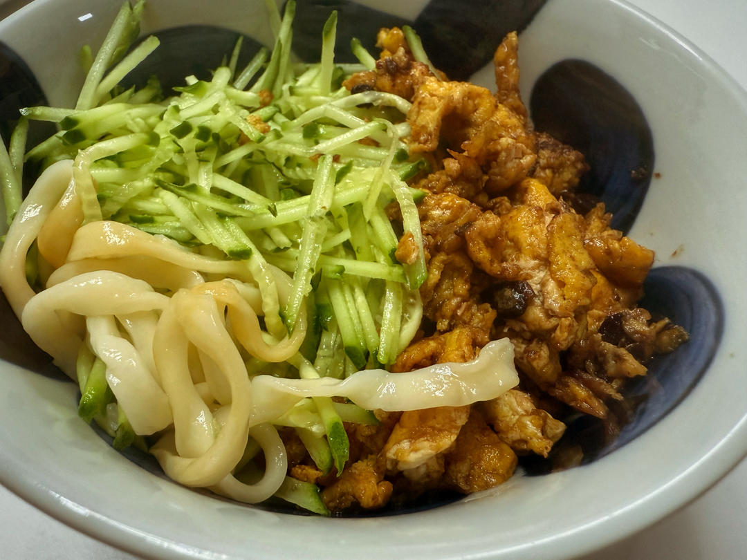 酱鸡蛋拌面