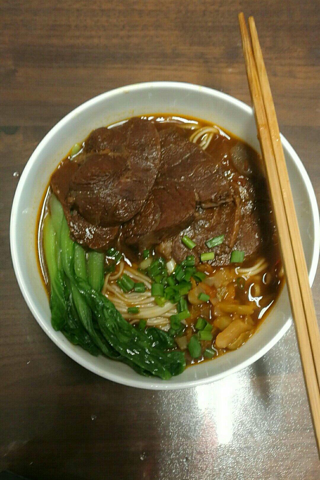 逗姥姥爱厨房做的私房红烧牛肉面