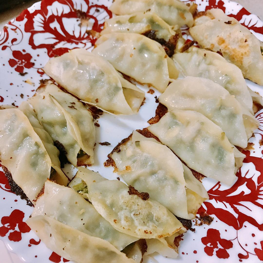 三鲜锅贴 Fried Dumplings