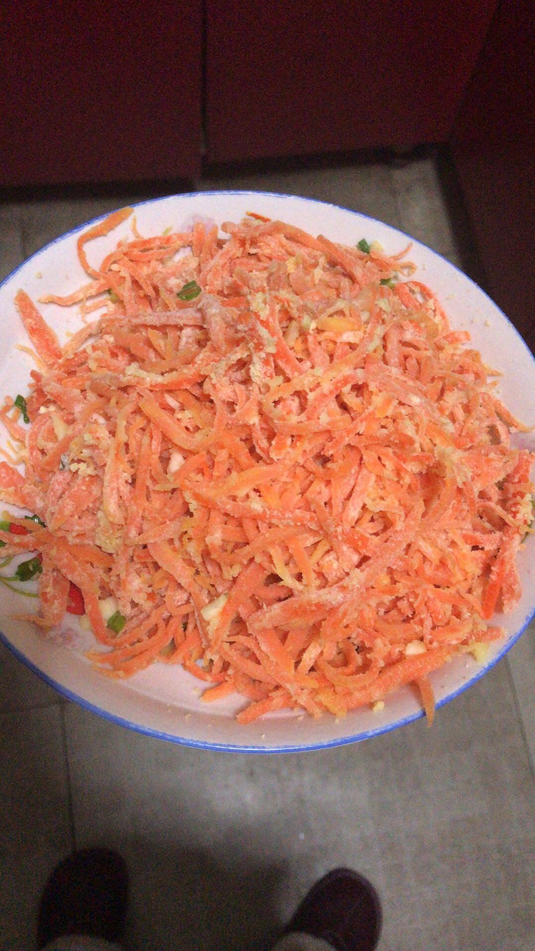 颜_颜lucky做的粉蒸胡萝卜丝