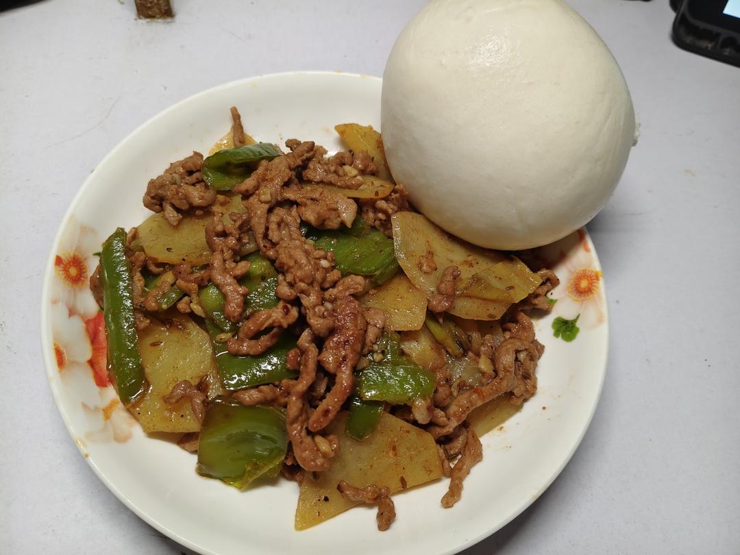 青椒土豆片炒肉