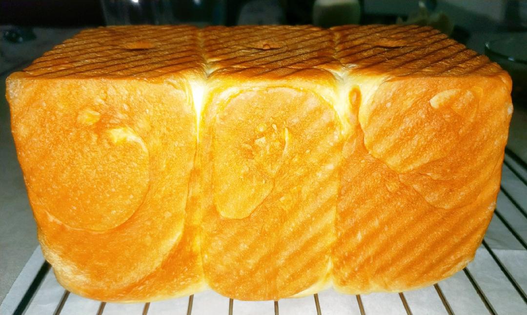 只需一次发酵的超软吐司（附面包机揉手套膜攻略）