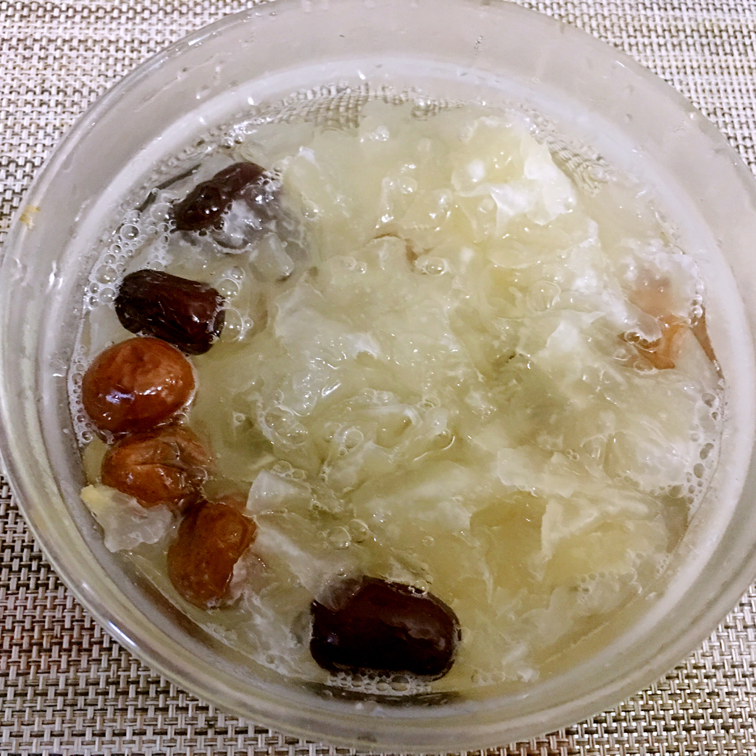 银耳红枣枸杞甜汤