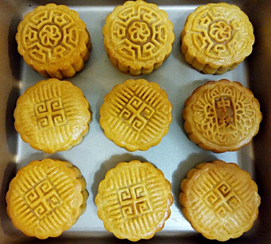 广式月饼—蛋黄莲蓉月饼
