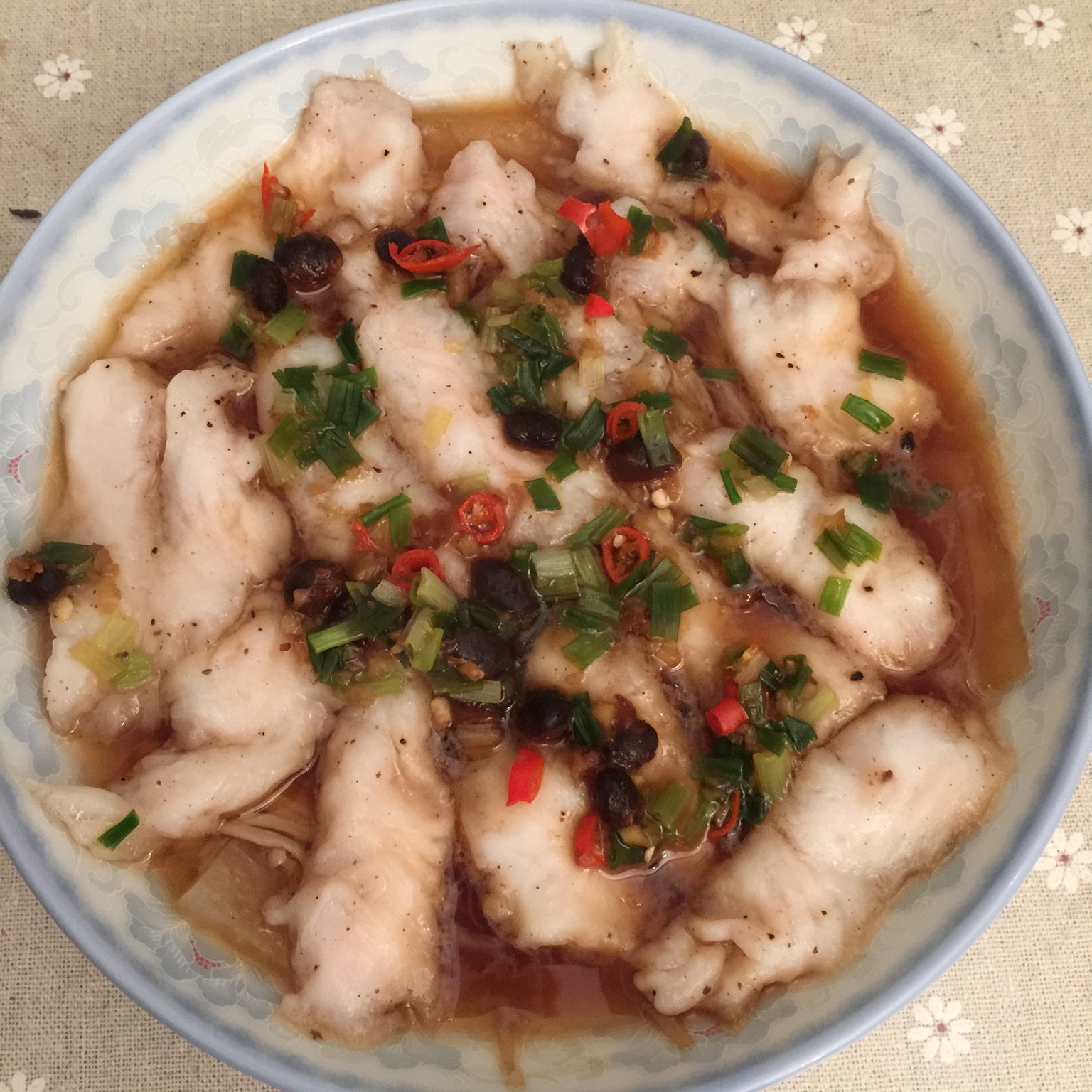 我家小的叫酸菜鱼做的豆豉辣酱蒸鱼片