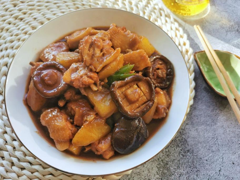 新年吃鸡新口味-素鲍鱼土豆烧鸡翅