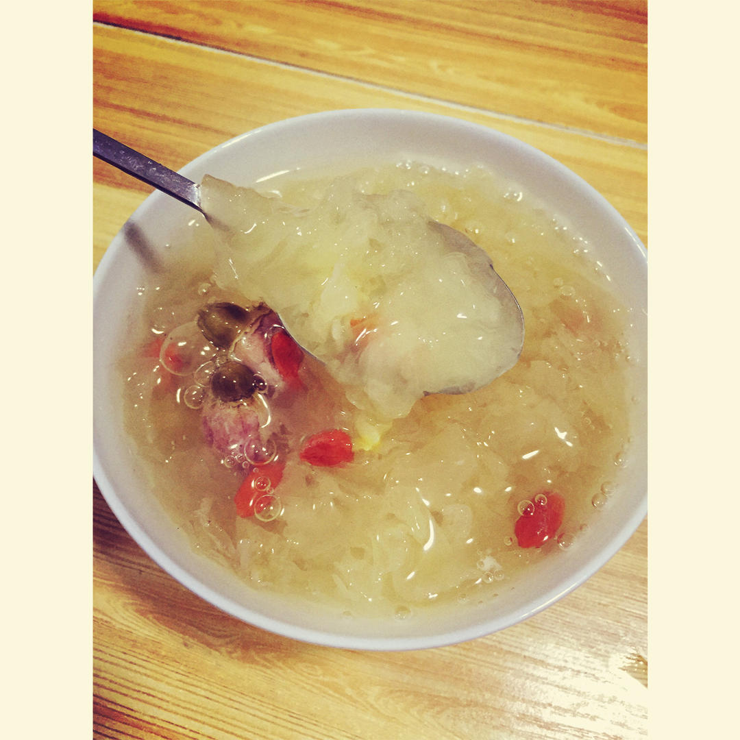 红枣银耳莲子羹