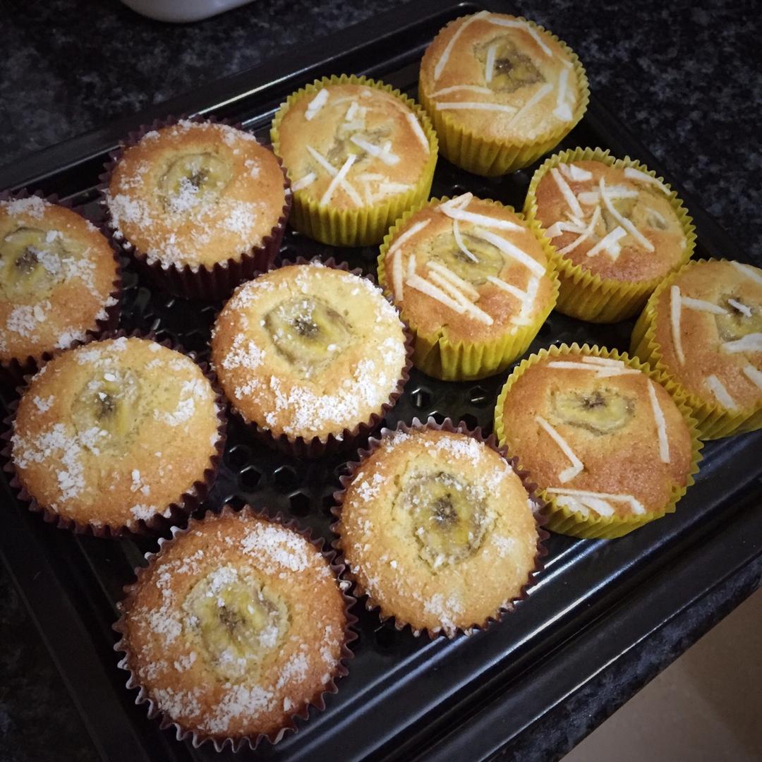 椰丝香蕉杯蛋糕