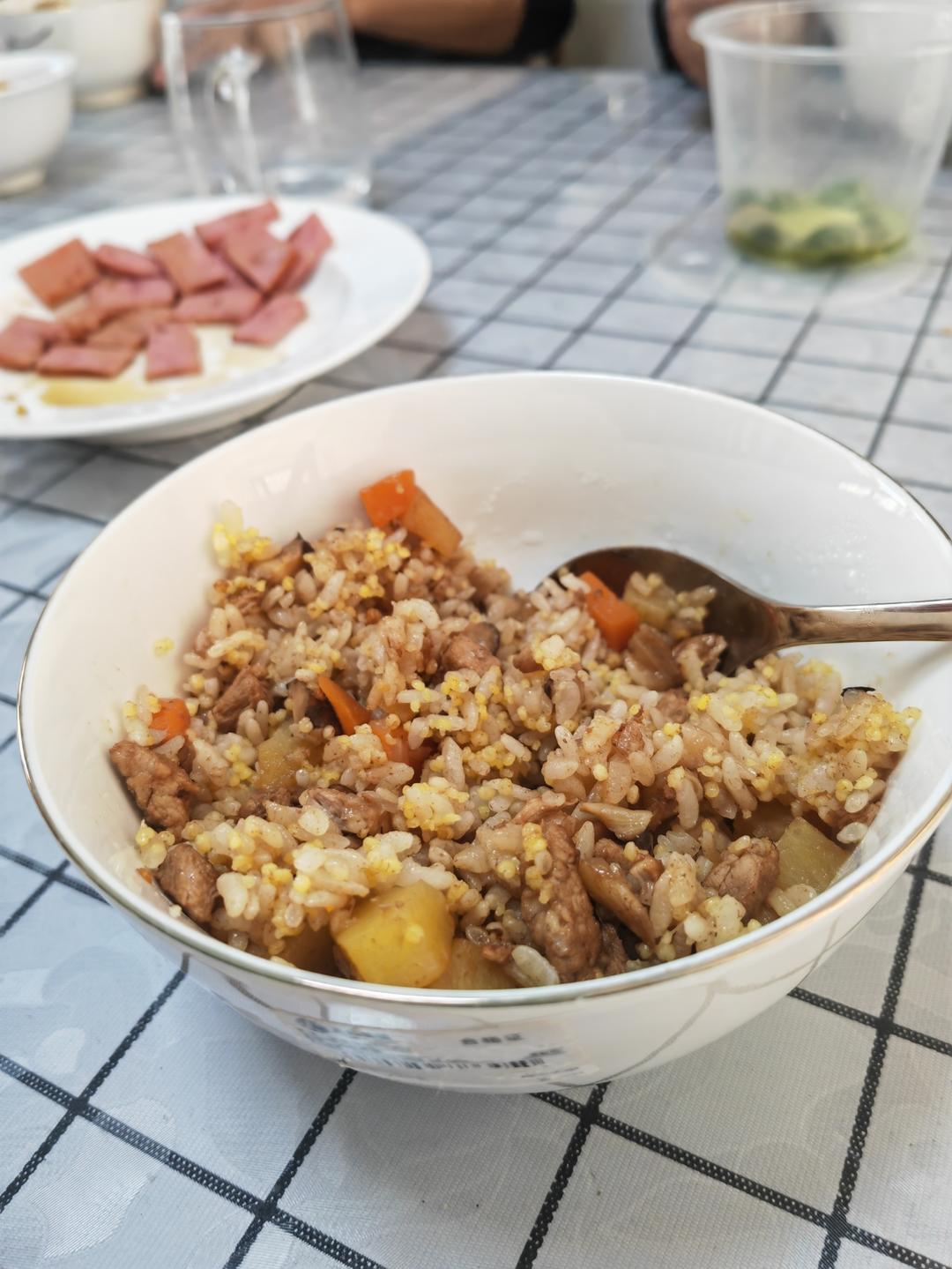 把陈乔恩吃哭的焖饭，我一口气连吃3碗，学会后再也不想吃外卖了