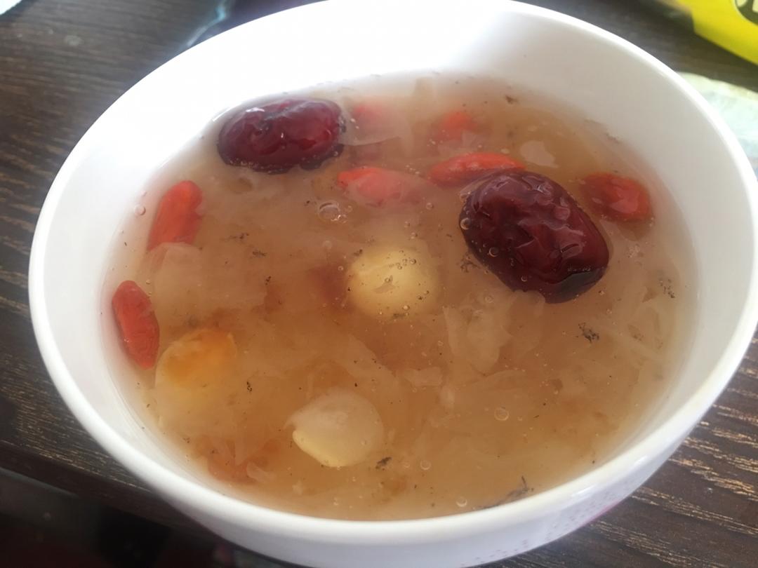 桃胶雪燕皂角米银耳羹（速成）