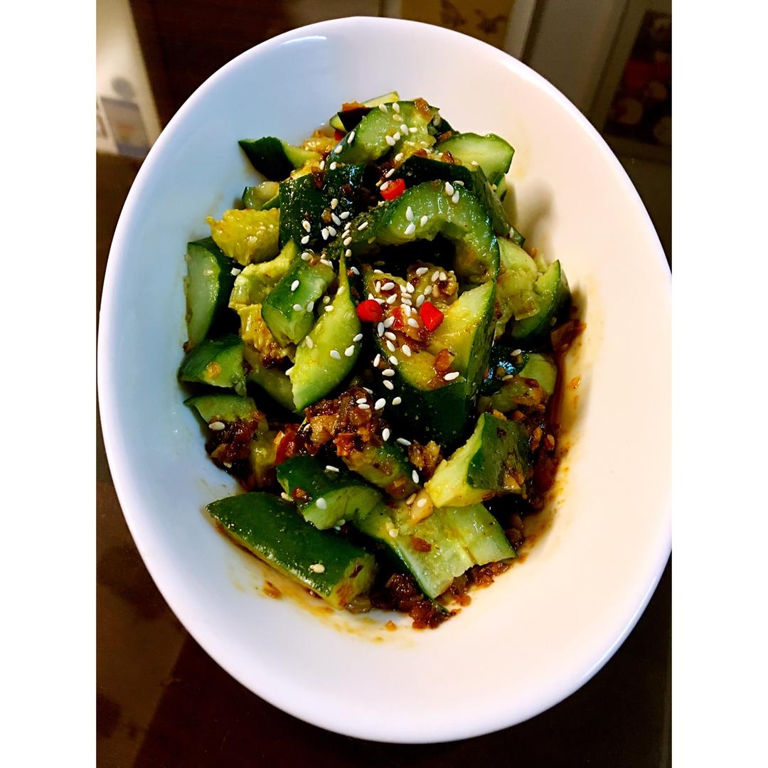 超级好吃的凉拌拍黄瓜