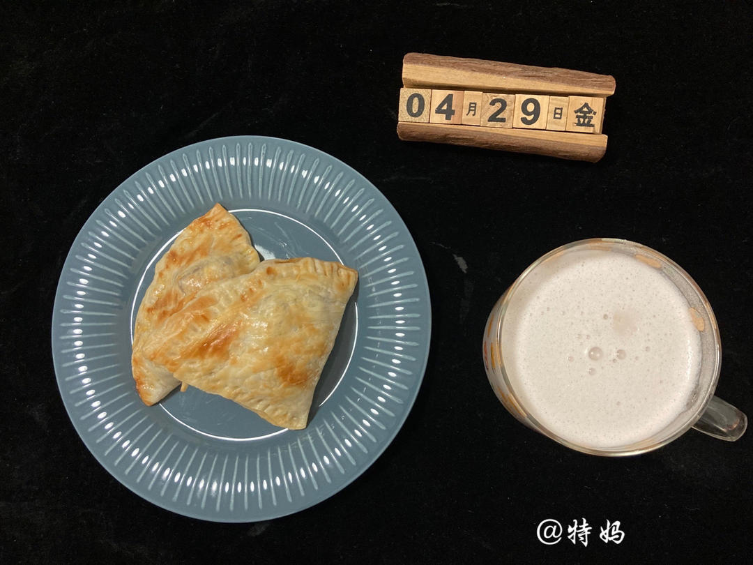 手抓饼鸡肉蘑菇派