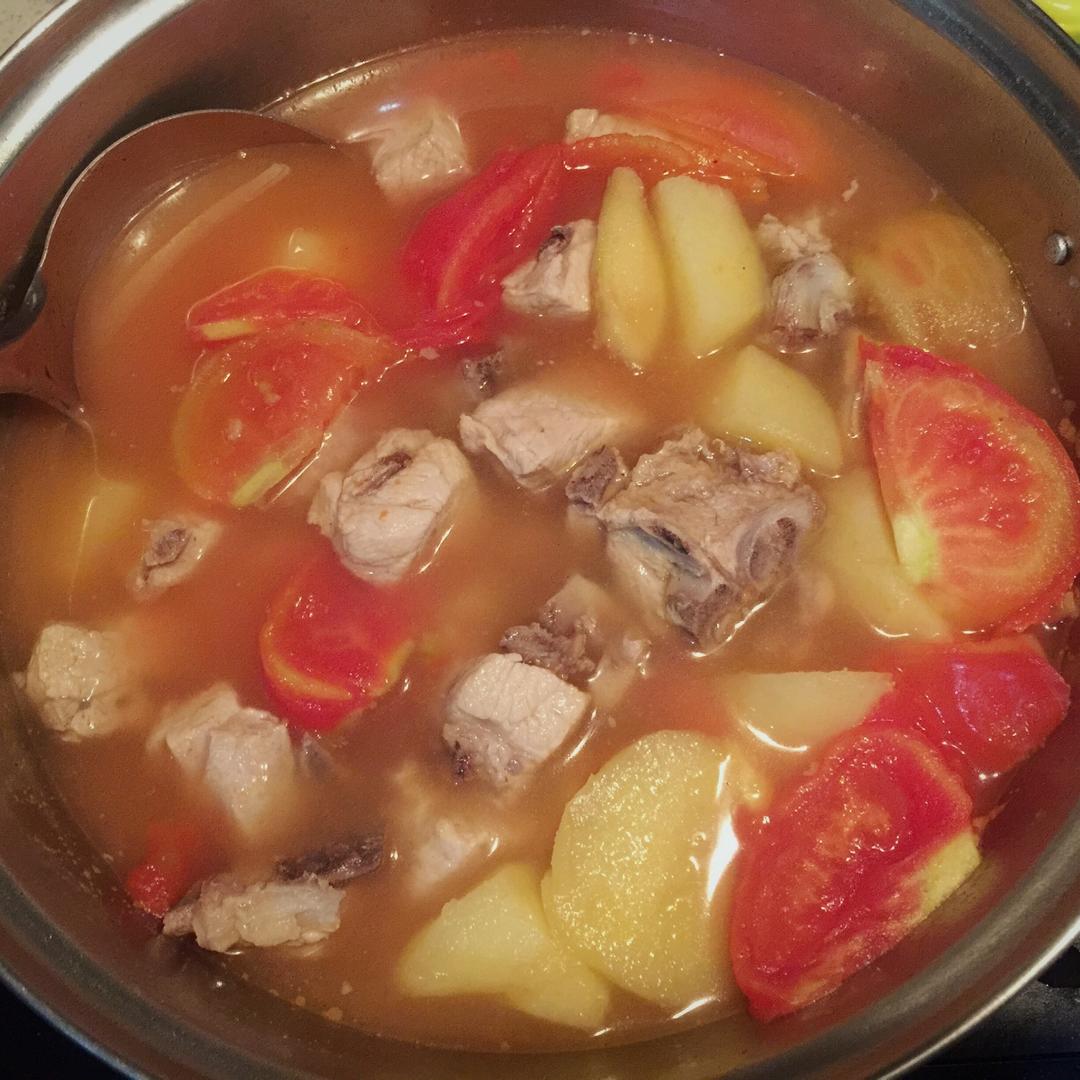 番茄土豆小排汤