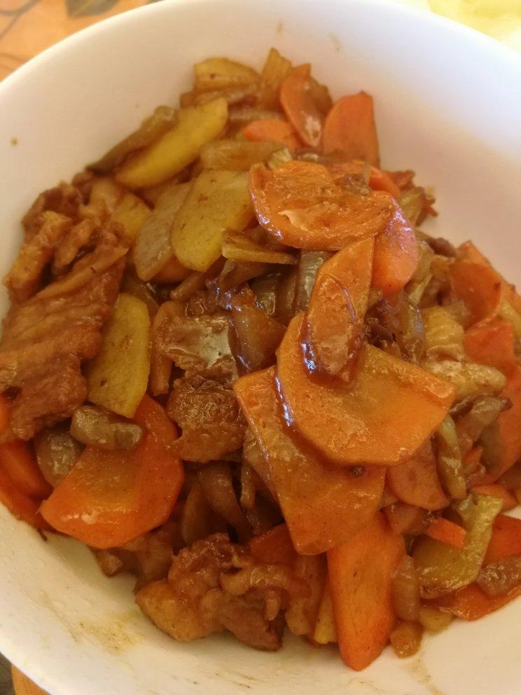干锅胡萝卜土豆片
