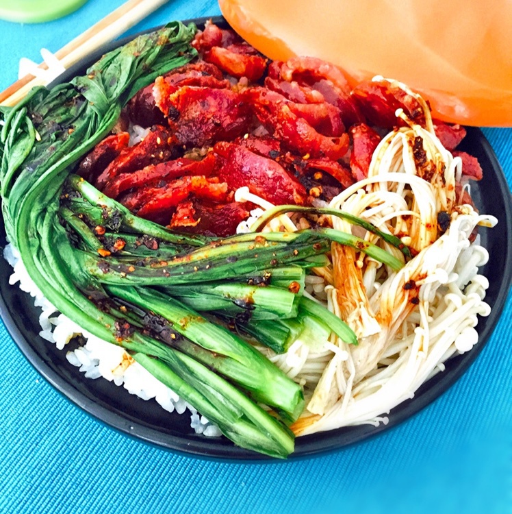 塔吉锅腊味煲仔饭