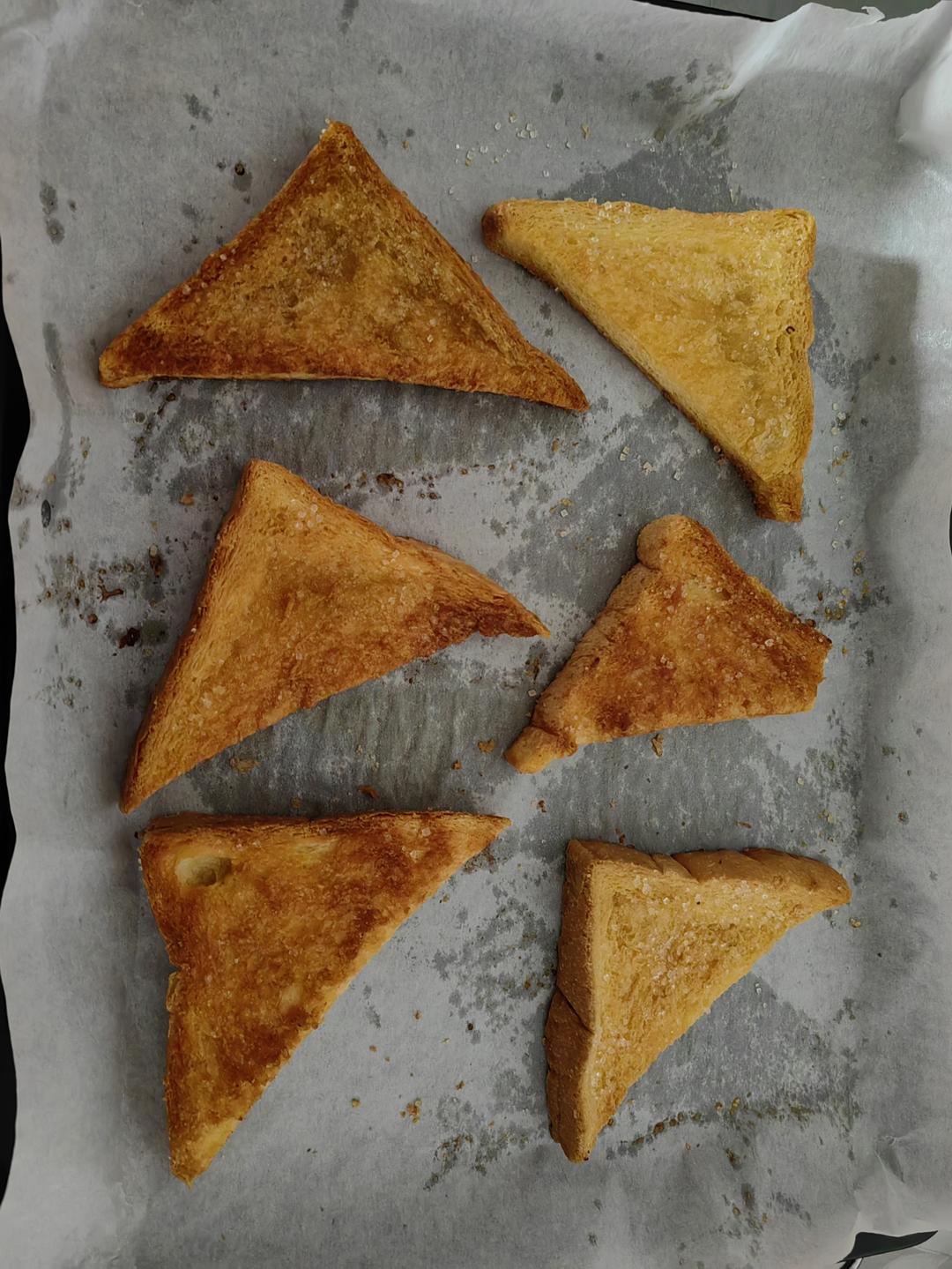 奶香味十足的黄油吐司片!!酥到掉渣 ~