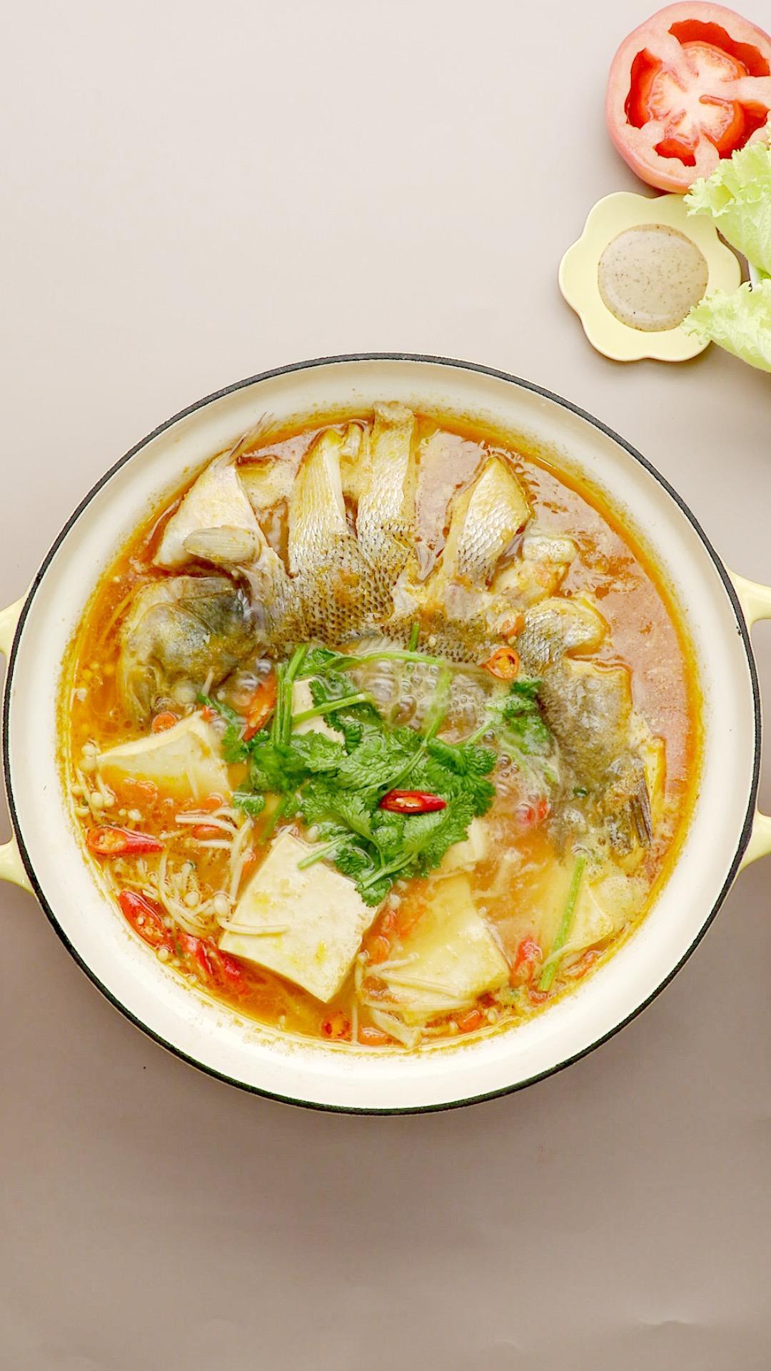 酸汤鲈鱼煲（调料包版）的做法