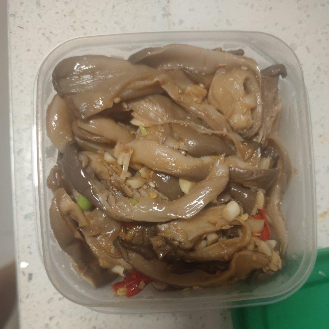 拌一盘光一盘‼️好吃到无法停下来的节奏😋😋凉拌平菇