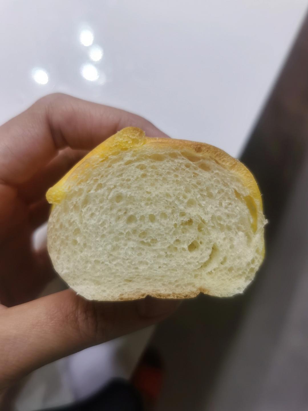 70%中种法鲜奶雪露面包~