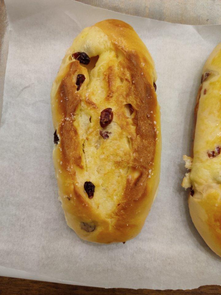 葡萄软欧（仿原麦山丘）Milk flavored bread filled with raisins and butter