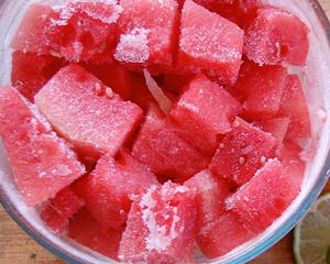 西瓜冰沙（快手夏季必备小吃！）的做法 步骤1