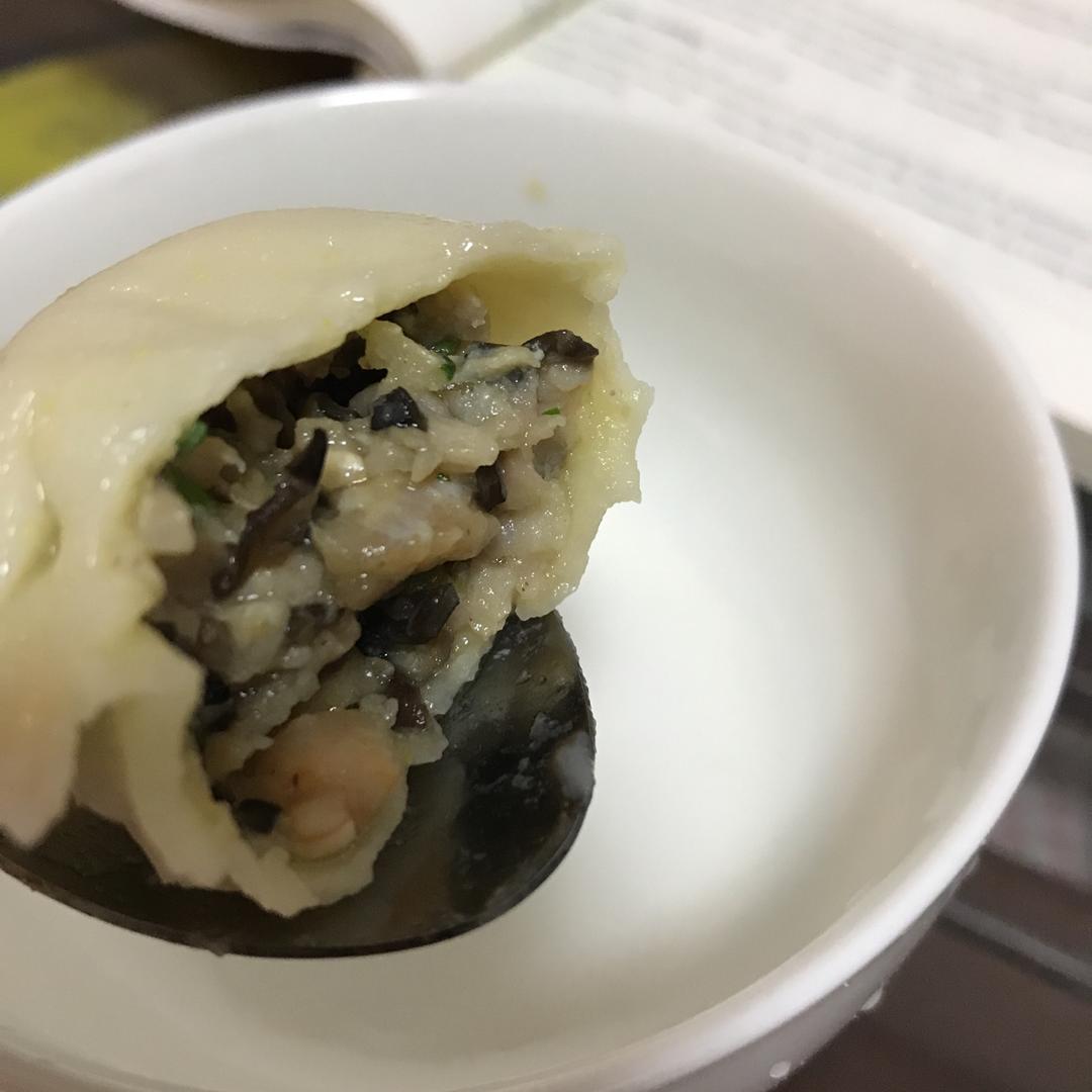 鲜掉眉毛的 三鲜水饺~