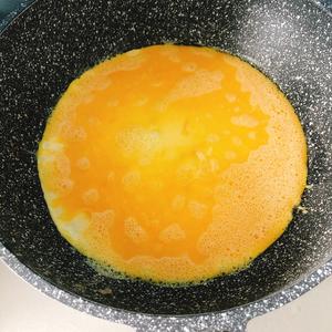 汤汁浓郁的西红柿炒鸡蛋的做法 步骤3