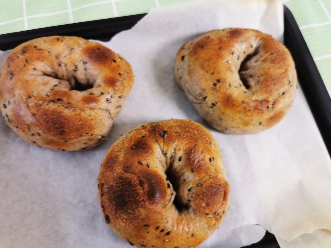 黑芝麻全麦贝果