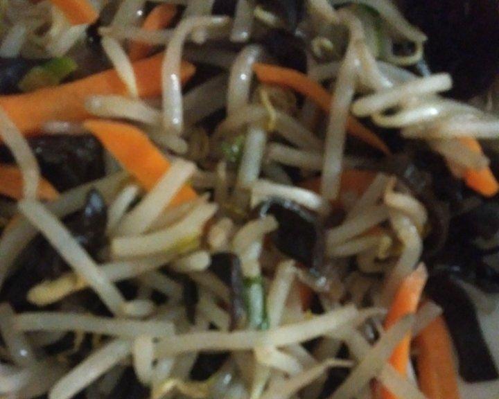 炒韭菜木耳豆芽胡萝卜的做法