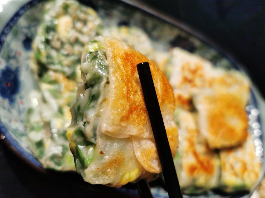 皮薄馅多的韭菜盒子