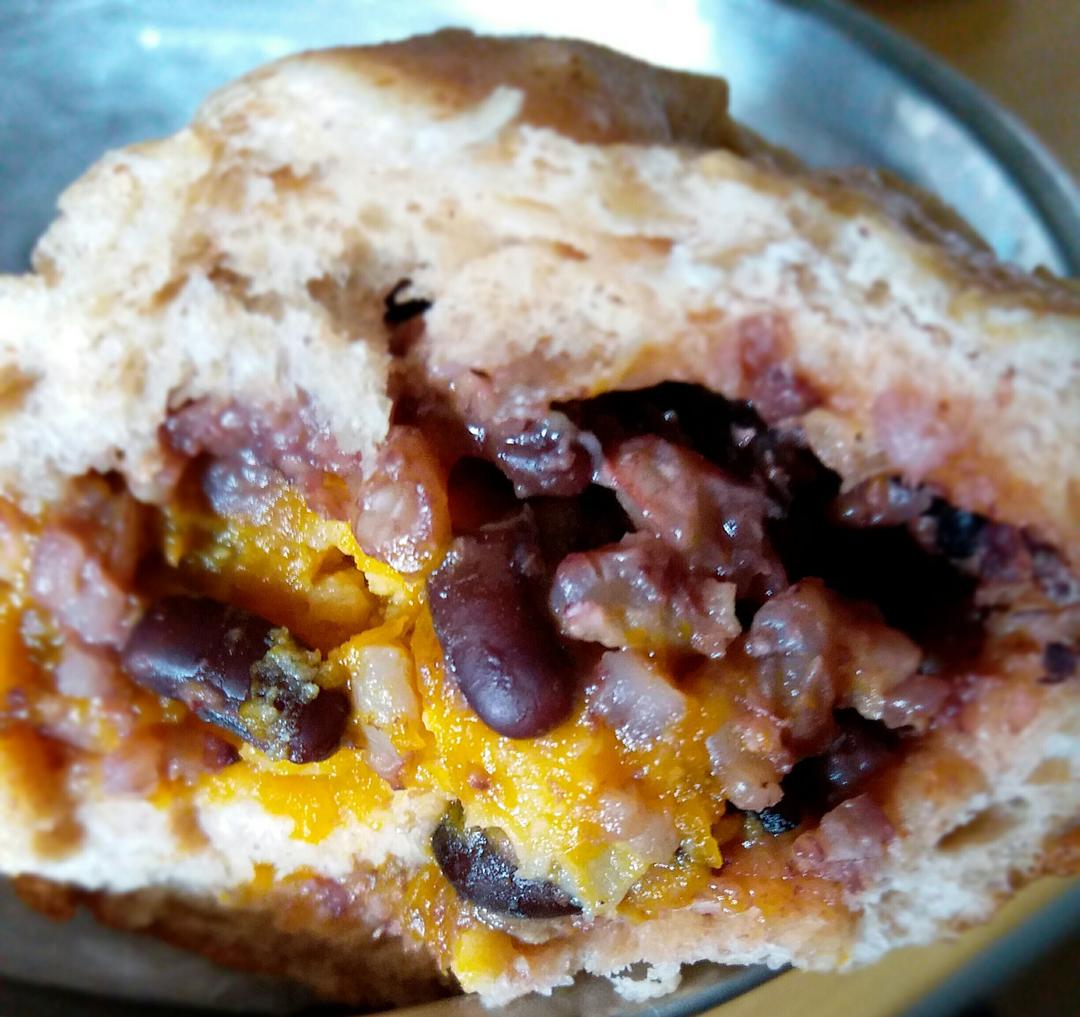 黑麦全麦杂粮(紫米黑豆红豆小米糙米)蛋黄南瓜软欧包无糖无油