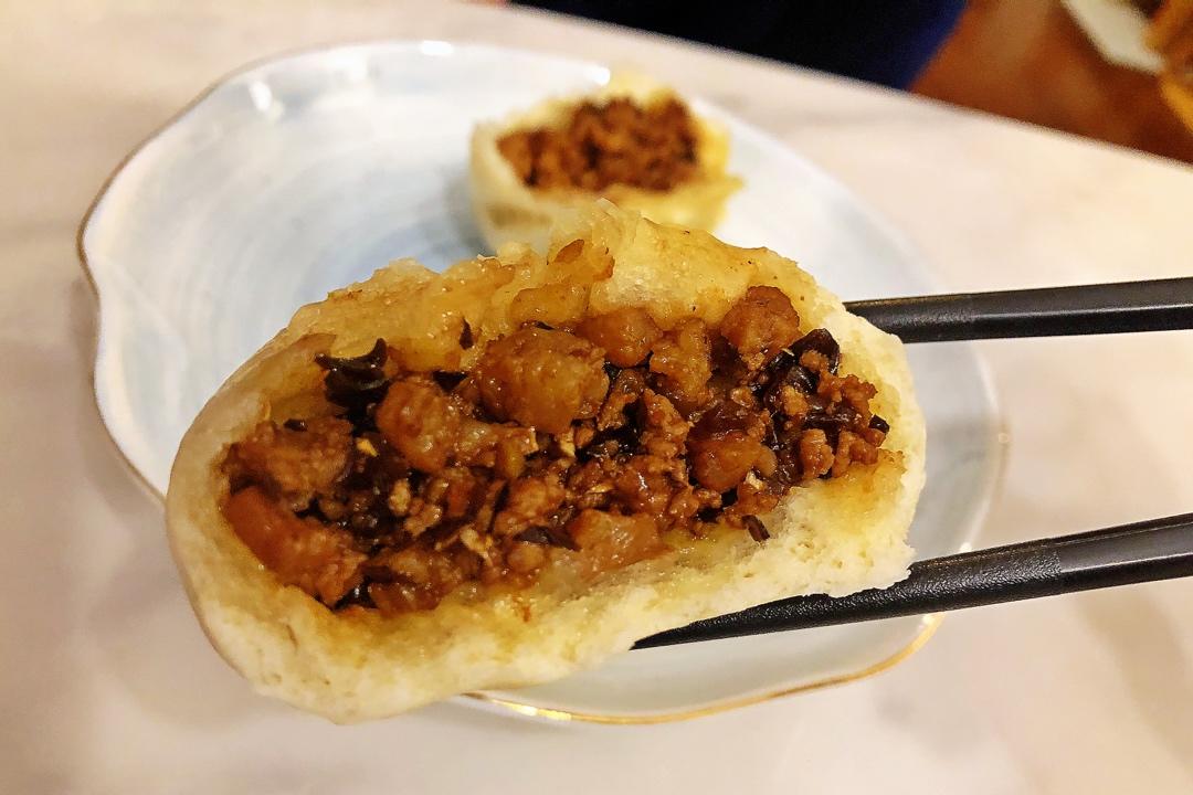 酱肉包升级版（加了点木耳和芹菜 好吃惨了）