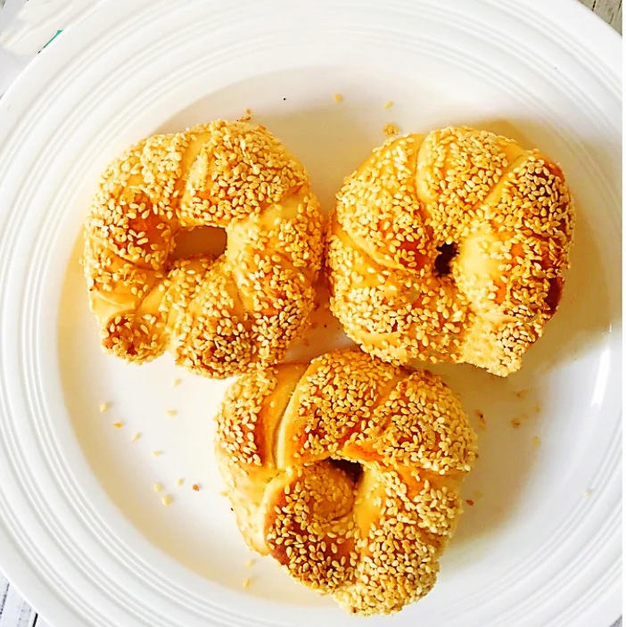 每一口都有惊喜的葡萄干面包圈