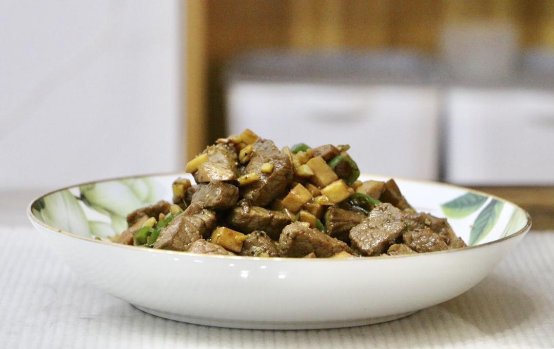 【黑椒杏鲍菇牛肉粒】