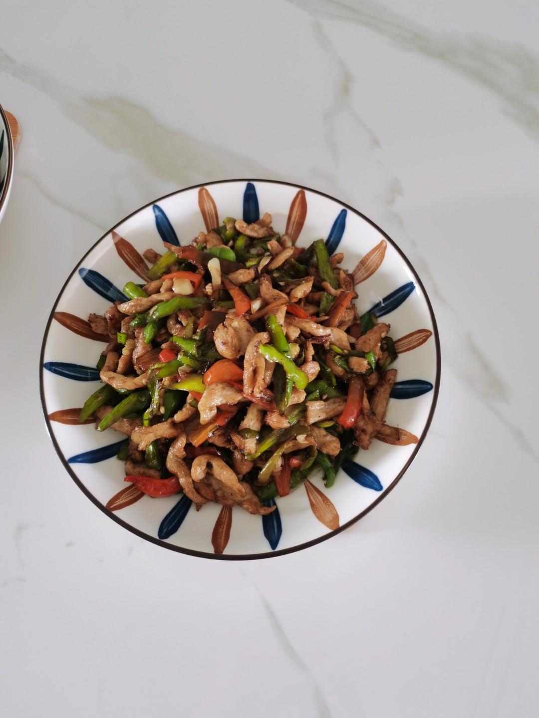 巨好吃的青椒炒鸡胸肉丝，超下饭