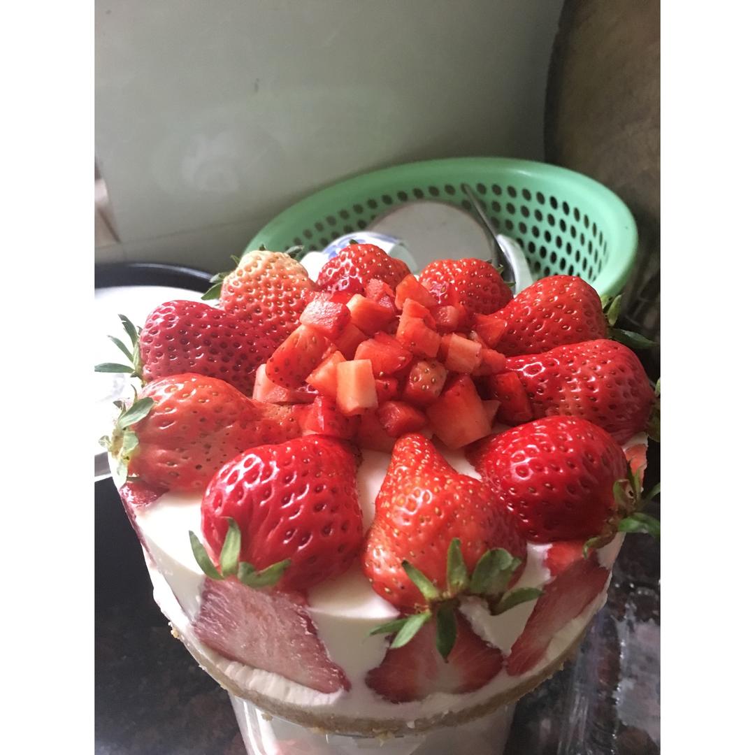 超简单的草莓芝士蛋糕