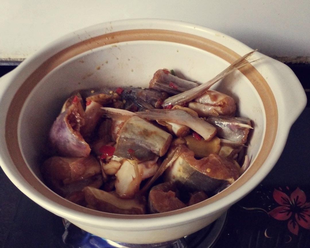 蒜香焗鮰鱼，上桌秒抢完