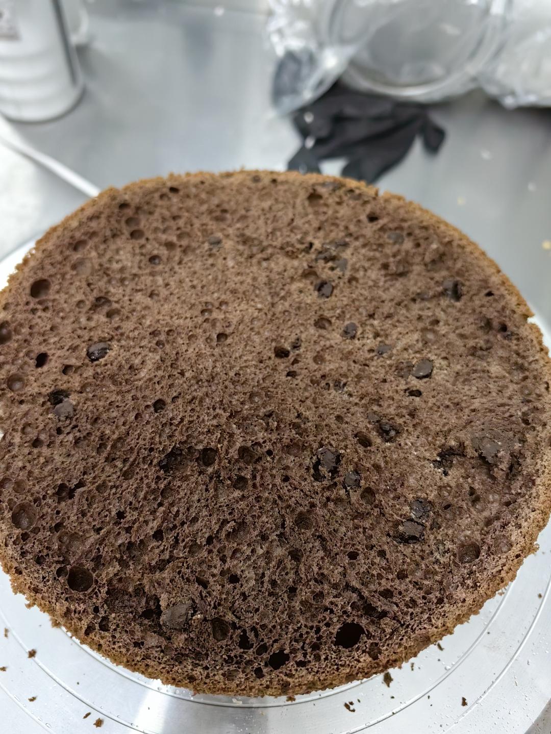 巧克力戚风蛋糕。风味浓郁不消泡，超详细做法