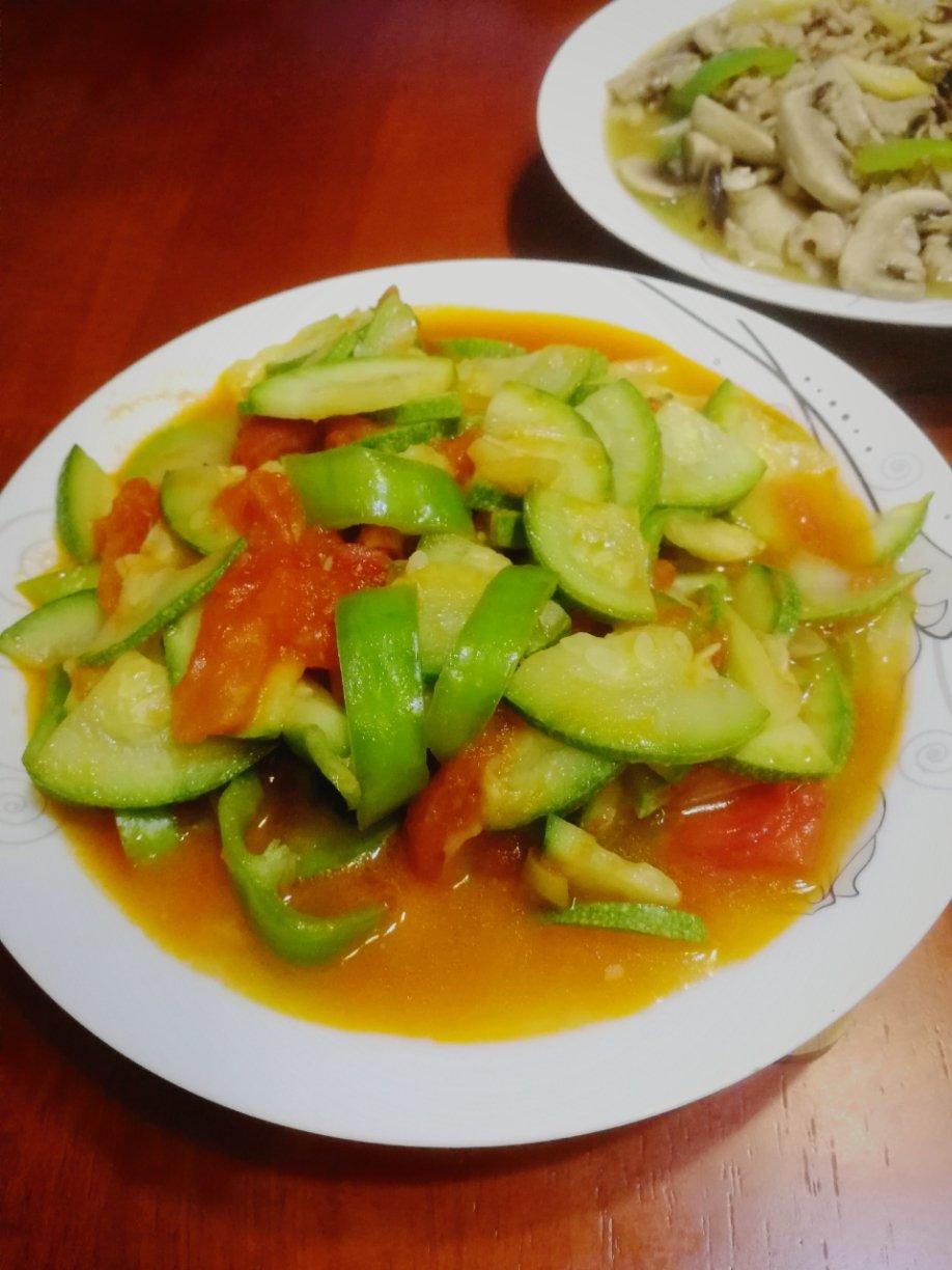 西红柿炒西葫芦