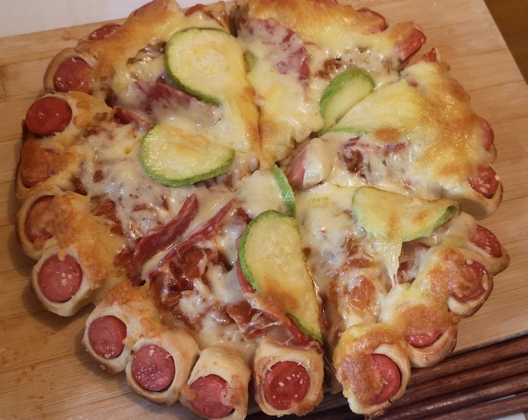 萨米肠蘑菇花边披萨