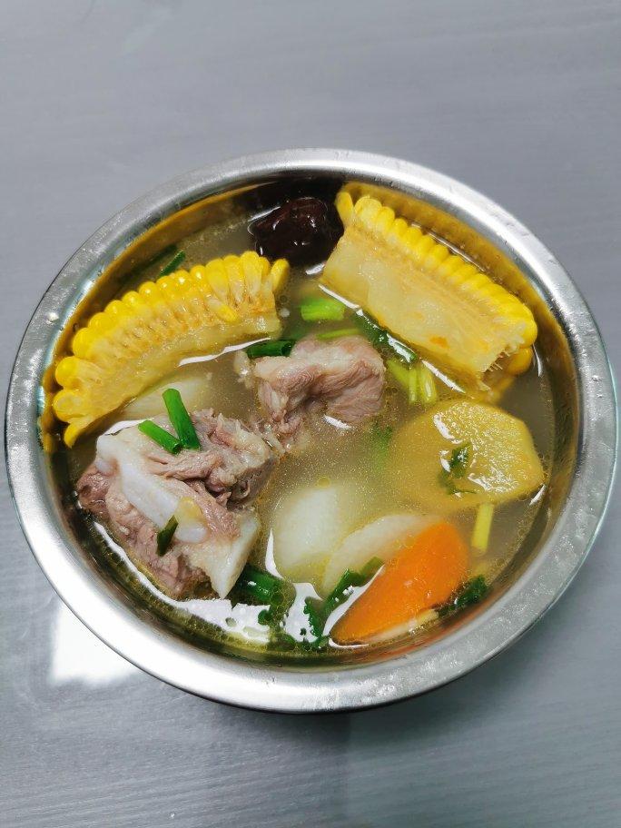 连吃三碗的玉米山药排骨汤