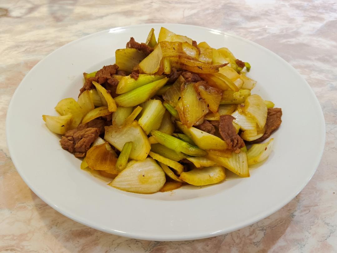 【茴香头炒牛肉】又挖到一个小众食材，南北方人都没吃过！一炒鲜甜脆！