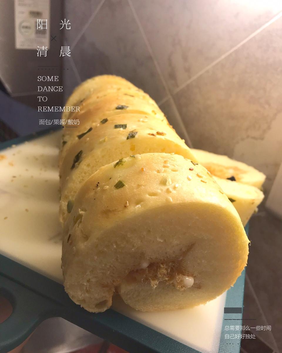 咸香可口液种香葱肉松面包卷