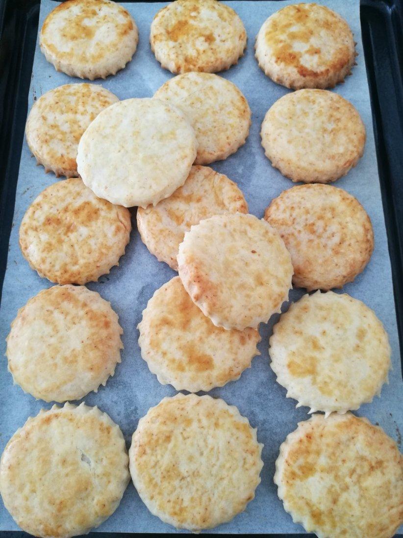 【视频】3分钟 奶油司康Scone(可能是世界上最快手的司康) 消耗淡奶油～