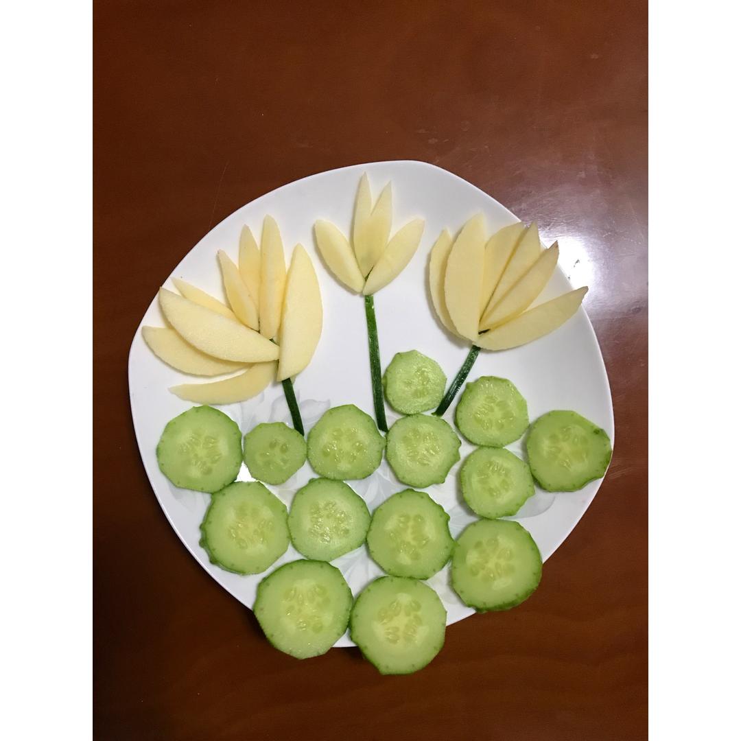 作出来的精彩做的梨果盘造型.