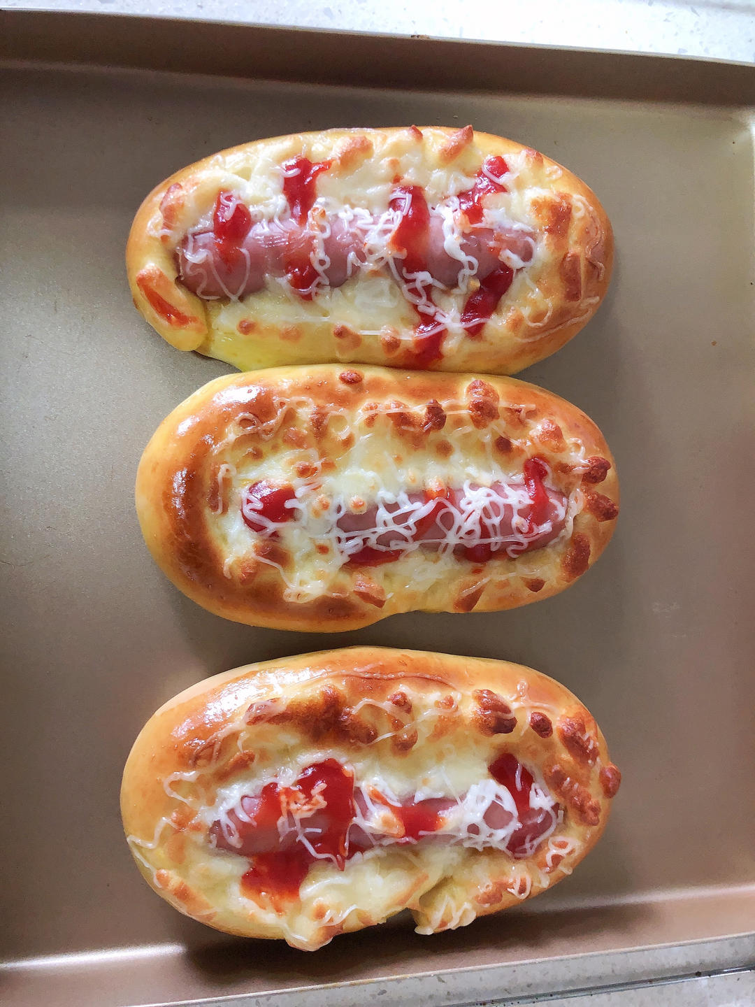 一个面团撑起一家店的台式面包—香肠面包