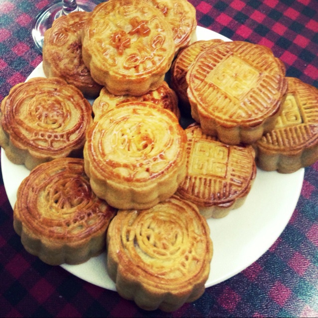 广式蛋黄莲蓉月饼