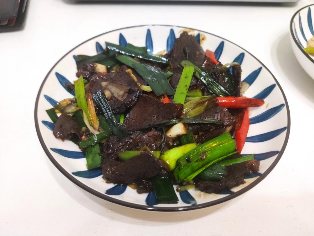 大蒜炒卤牛肉